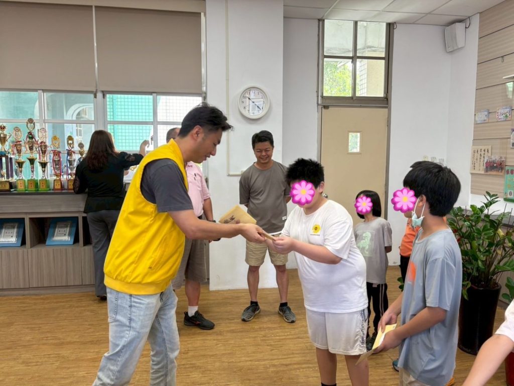 Line album 11462發送助養金東安國中小，觀音國小（4 6月） 250602 16
