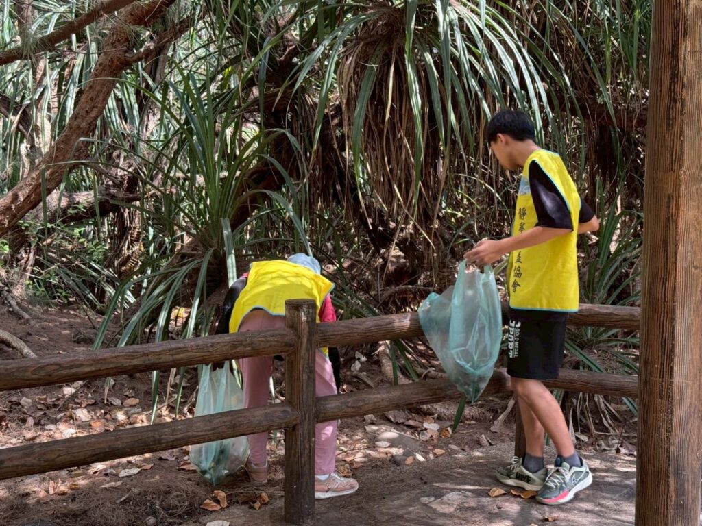 Line album 1141018淨灘 251020 59