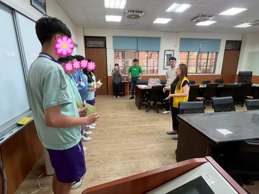 LINE ALBUM 115526東安國中送助養金 260611
