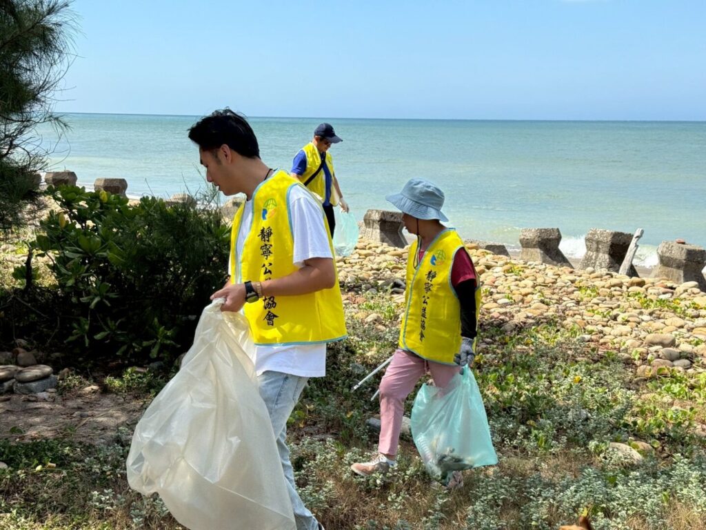 Line album 1141018淨灘 251020 47