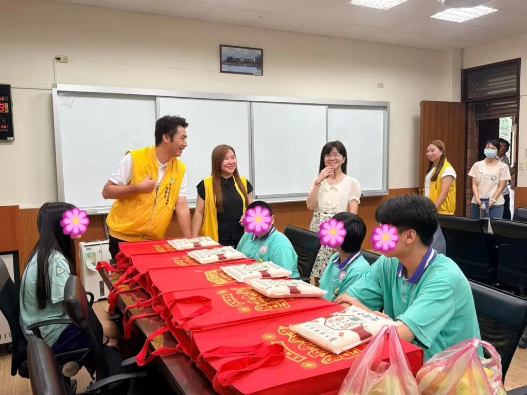 LINE ALBUM 115915送助養金（東安國中小、觀音國小） 261001