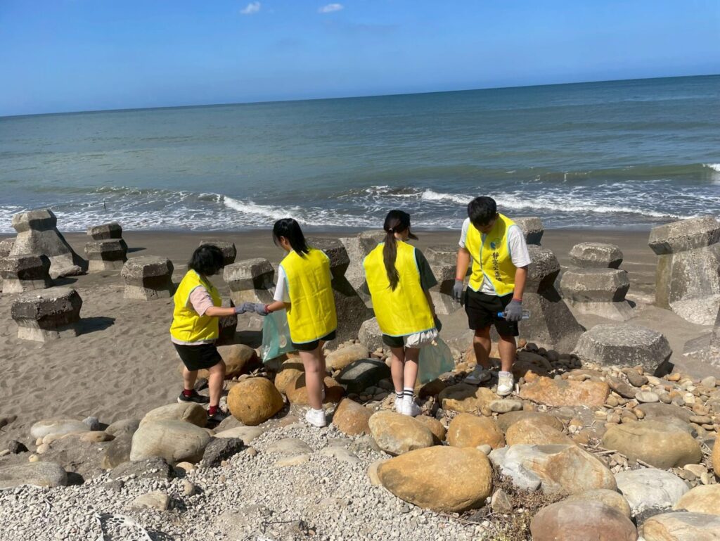 Line album 1141018淨灘 251020 89