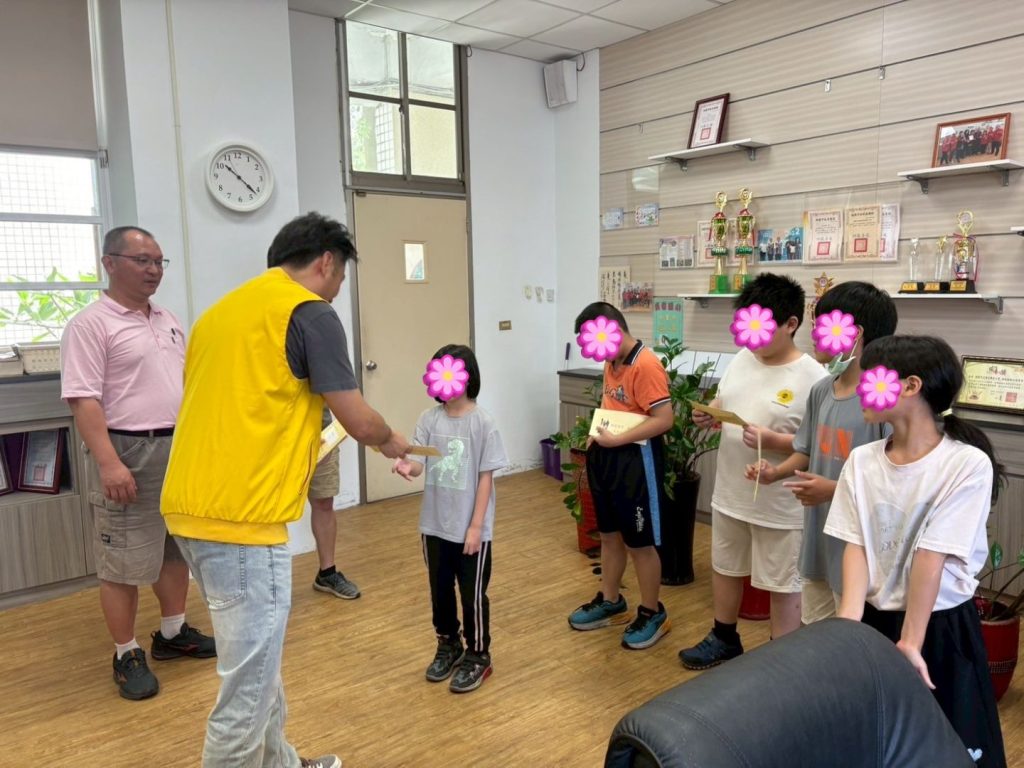 Line album 11462發送助養金東安國中小，觀音國小（4 6月） 250602 14