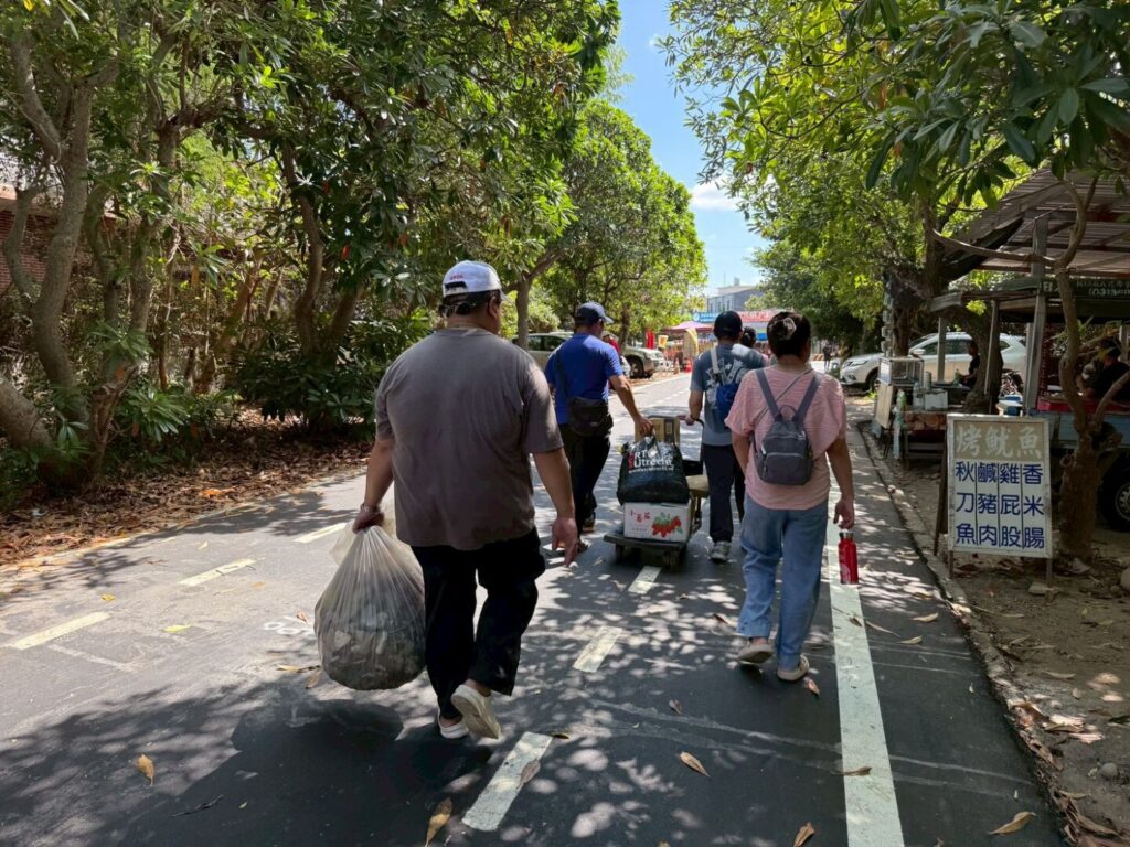 Line album 1141018淨灘 251020 1