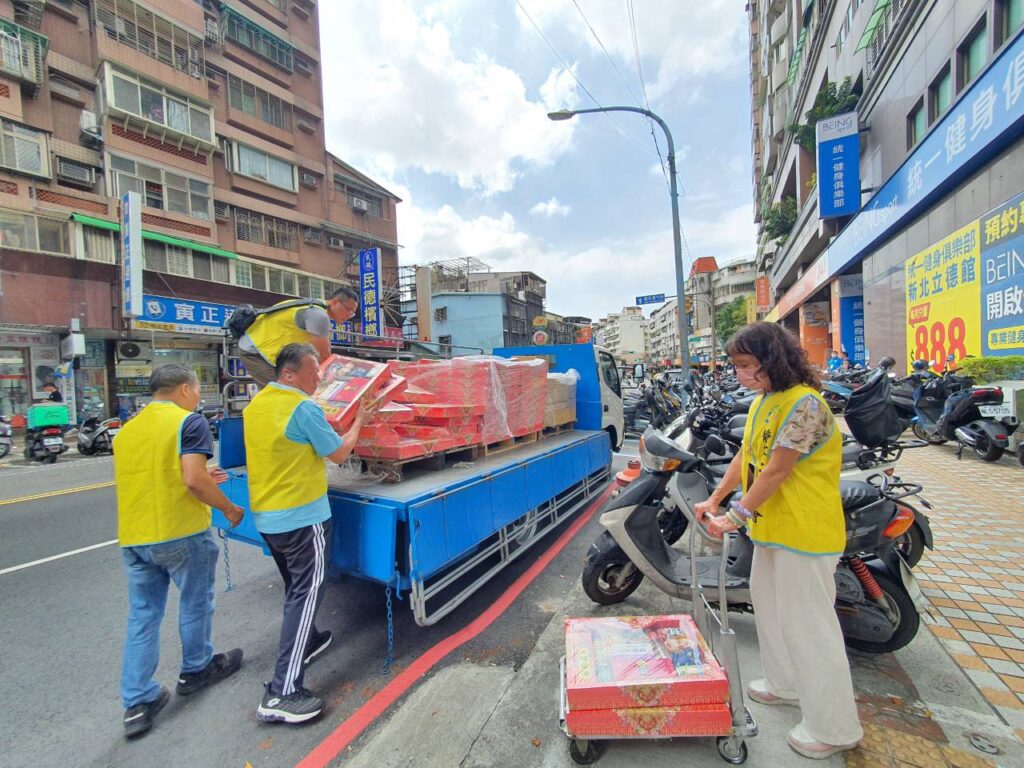 Line album 協會送物資 114910 250910 43