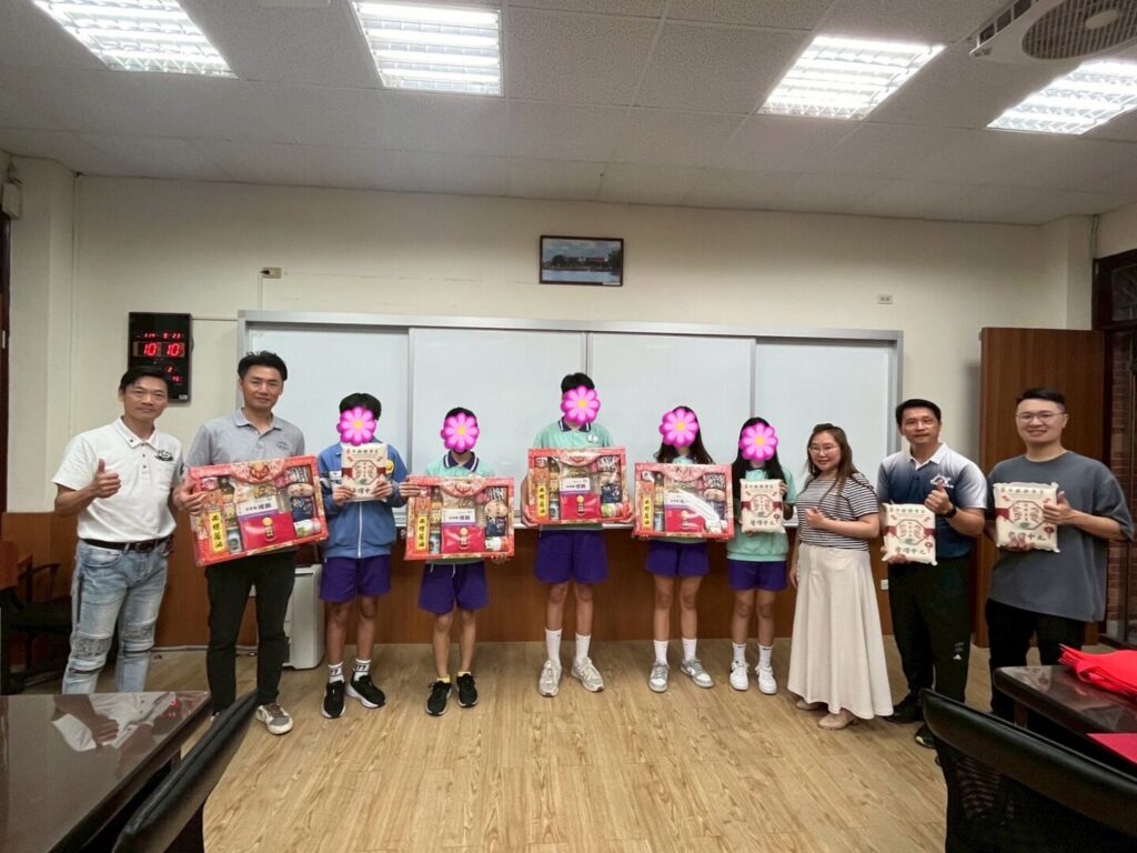 Line album 114923 送助養金 250925 21