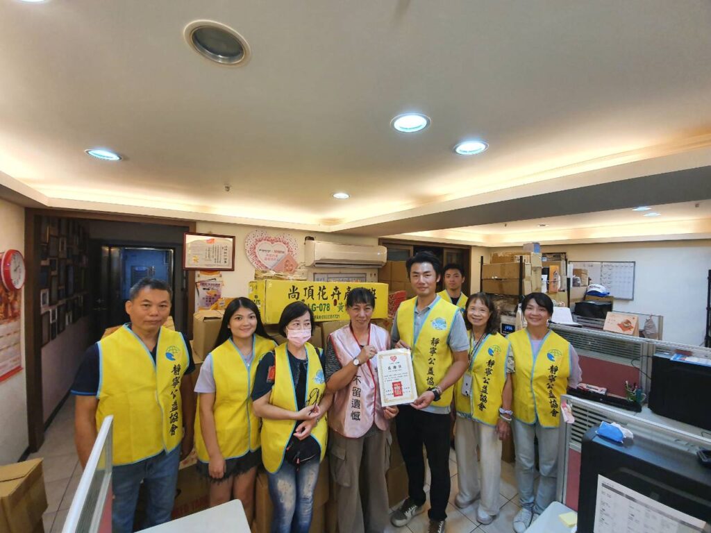 Line album 協會送物資 114910 250910 106