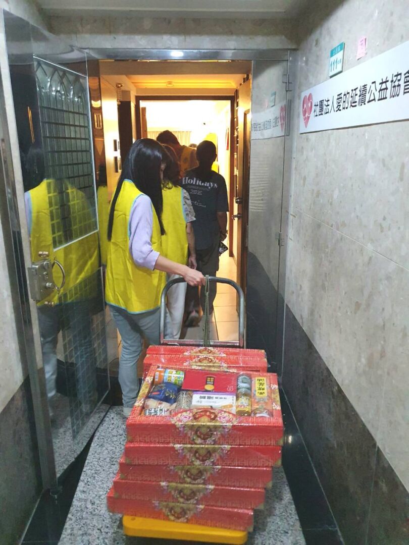 Line album 協會送物資 114910 250910 83